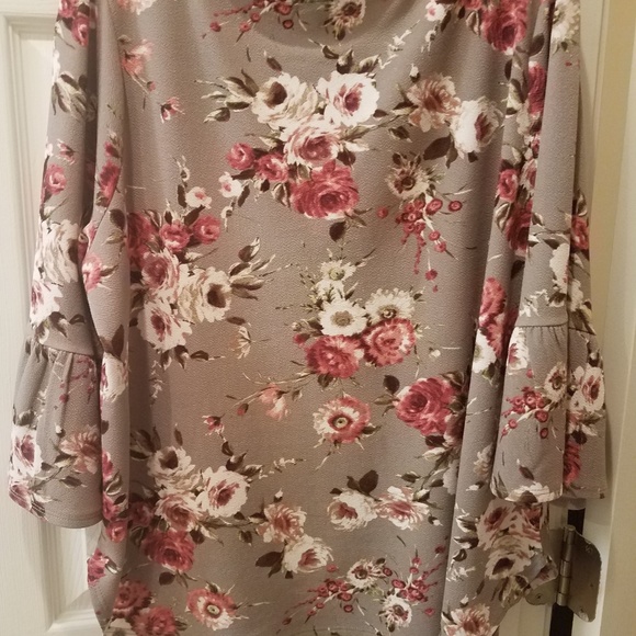 Pull-On Ruffle Sleeve Top - Picture 4 of 5